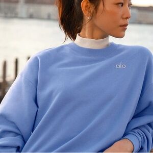 ALO Yoga Accolade Crew Neck Pullover
